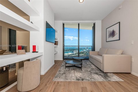 Condo in Miami, Florida, 2 bedrooms № 2248850 - photo 2