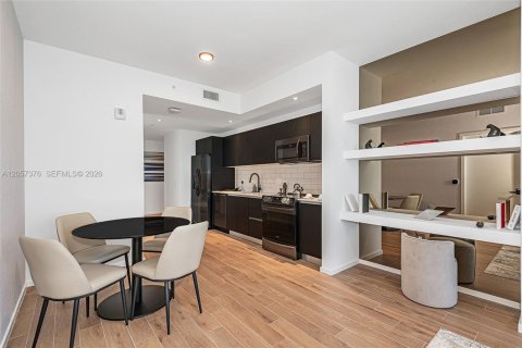 Condo in Miami, Florida, 2 bedrooms № 2248850 - photo 6