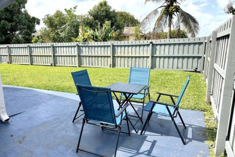 Casa en alquiler en Royal Palm Beach, Florida, 4 dormitorios, 152.55 m2 № 1231321 - foto 1