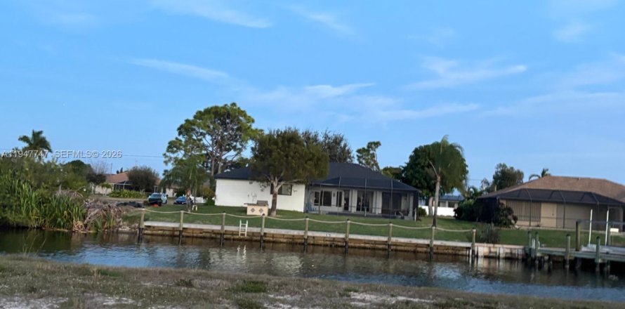 Terreno en Cape Coral, Florida № 2003804