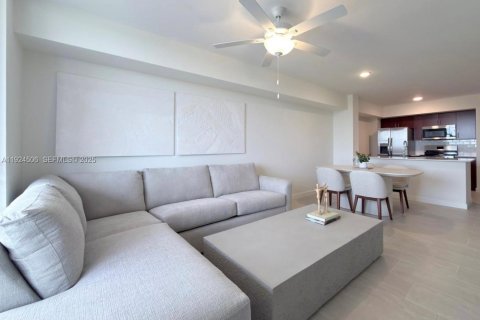 Appartement à louer à Sweetwater, Floride: 1 chambre, 479.75 m2 № 1982918 - photo 2