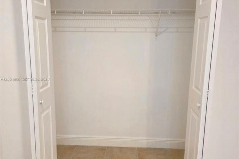 House in Hollywood, Florida 3 bedrooms, 109.62 sq.m. № 2068974 - photo 4