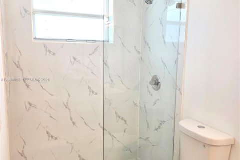 House in Hollywood, Florida 3 bedrooms, 109.62 sq.m. № 2068974 - photo 16