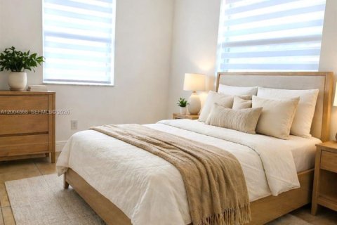 House in Hollywood, Florida 3 bedrooms, 109.62 sq.m. № 2068974 - photo 12