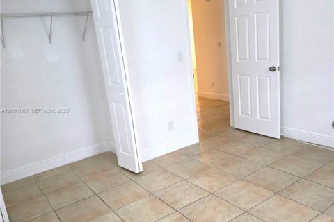 House in Hollywood, Florida 3 bedrooms, 109.62 sq.m. № 2068974 - photo 23