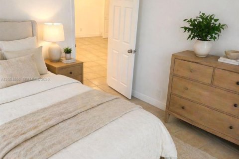 House in Hollywood, Florida 3 bedrooms, 109.62 sq.m. № 2068974 - photo 18