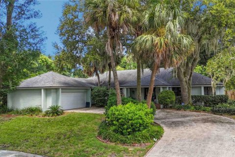 House in Maitland, Florida 4 bedrooms, 253.81 sq.m. № 1909719 - photo 1