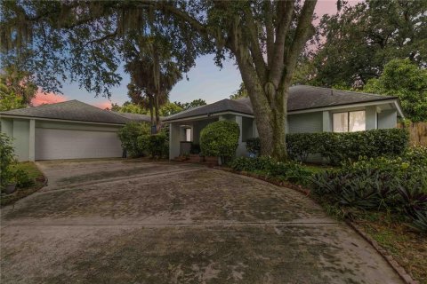 House in Maitland, Florida 4 bedrooms, 253.81 sq.m. № 1909719 - photo 2