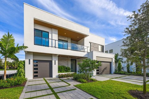 Купить виллу или дом в Делрей-Бич, Флорида 3 комнаты, 436.36м2, № 2083671 - фото 2