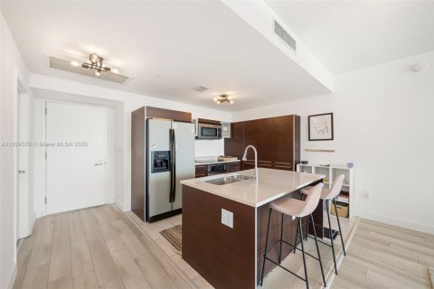 Condo in Miami, Florida, 2 bedrooms  № 1790180 - photo 4