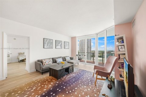 Condo in Miami, Florida, 2 bedrooms  № 1790180 - photo 9