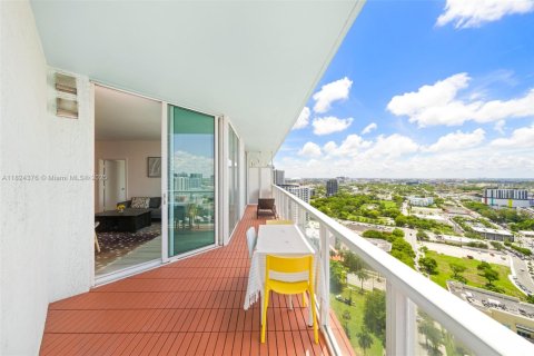 Condo in Miami, Florida, 2 bedrooms  № 1790180 - photo 18