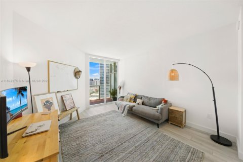 Condo in Miami, Florida, 2 bedrooms  № 1790180 - photo 19