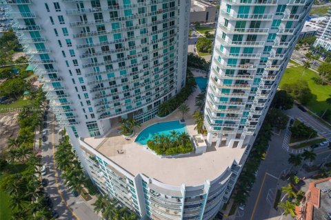 Condo in Miami, Florida, 2 bedrooms  № 1790180 - photo 1