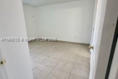 Снять в аренду кондоминиум в Хайалиа, Флорида 2 спальни, 71.07м2, № 1969188 - фото 6