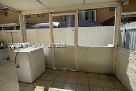 Снять в аренду кондоминиум в Хайалиа, Флорида 2 спальни, 71.07м2, № 1969188 - фото 16