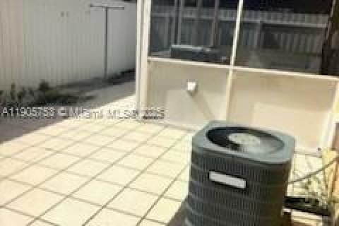 Снять в аренду кондоминиум в Хайалиа, Флорида 2 спальни, 71.07м2, № 1969188 - фото 15