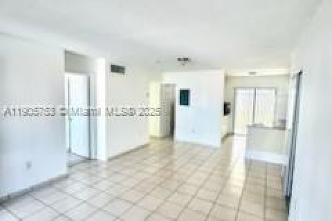 Снять в аренду кондоминиум в Хайалиа, Флорида 2 спальни, 71.07м2, № 1969188 - фото 4