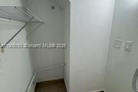 Снять в аренду кондоминиум в Хайалиа, Флорида 2 спальни, 71.07м2, № 1969188 - фото 12