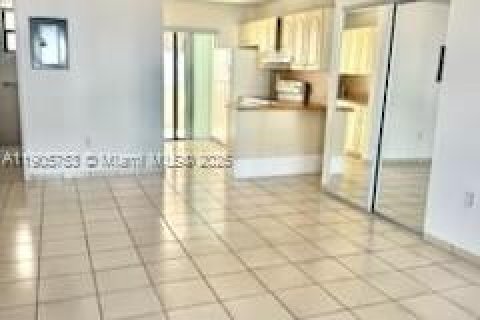 Снять в аренду кондоминиум в Хайалиа, Флорида 2 спальни, 71.07м2, № 1969188 - фото 8