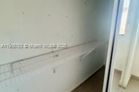 Снять в аренду кондоминиум в Хайалиа, Флорида 2 спальни, 71.07м2, № 1969188 - фото 7