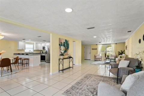 House in Hudson, Florida 2 bedrooms, 187.76 sq.m. № 1795257 - photo 6