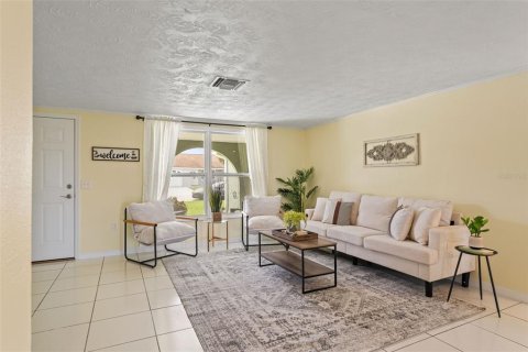 House in Hudson, Florida 2 bedrooms, 187.76 sq.m. № 1795257 - photo 3