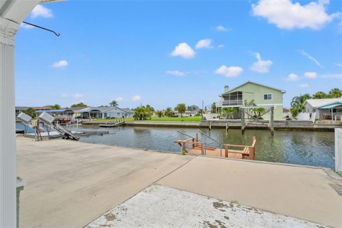 House in Hudson, Florida 2 bedrooms, 187.76 sq.m. № 1795257 - photo 22