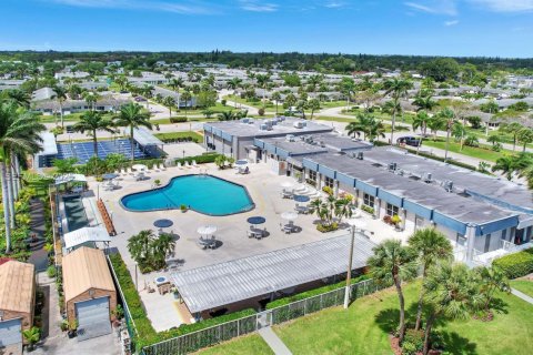 Купить виллу или дом в Уэст-Палм-Бич, Флорида 2 спальни, 84.54м2, № 1991181 - фото 28