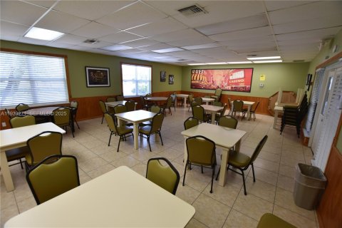 Купить виллу или дом в Уэст-Палм-Бич, Флорида 2 спальни, 84.54м2, № 1991181 - фото 25