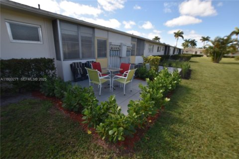 Купить виллу или дом в Уэст-Палм-Бич, Флорида 2 спальни, 84.54м2, № 1991181 - фото 18