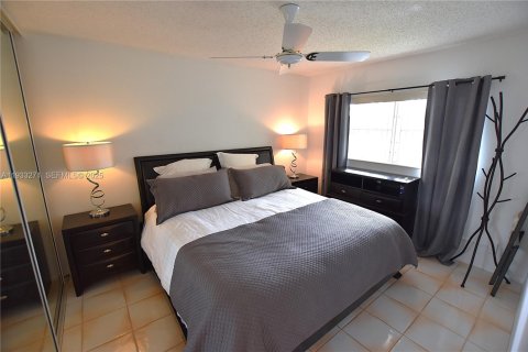 Купить виллу или дом в Уэст-Палм-Бич, Флорида 2 спальни, 84.54м2, № 1991181 - фото 13