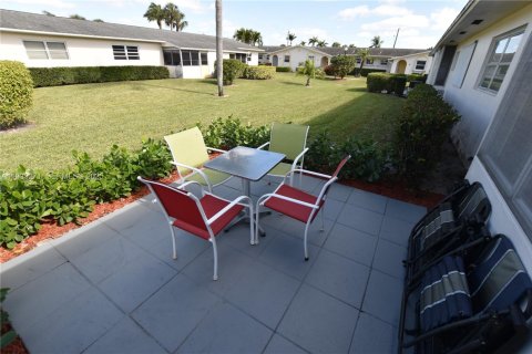 Купить виллу или дом в Уэст-Палм-Бич, Флорида 2 спальни, 84.54м2, № 1991181 - фото 19