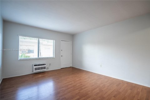 Apartment in Miami Beach, Florida 48.77 sq.m. № 1890542 - photo 2