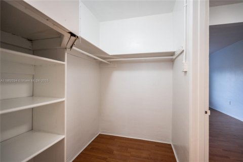 Apartment in Miami Beach, Florida 48.77 sq.m. № 1890542 - photo 11
