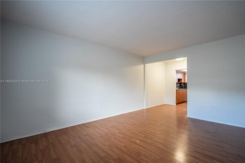 Apartment in Miami Beach, Florida 48.77 sq.m. № 1890542 - photo 4