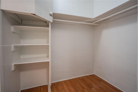 Apartment in Miami Beach, Florida 48.77 sq.m. № 1890542 - photo 12