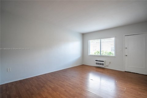Apartment in Miami Beach, Florida 48.77 sq.m. № 1890542 - photo 5