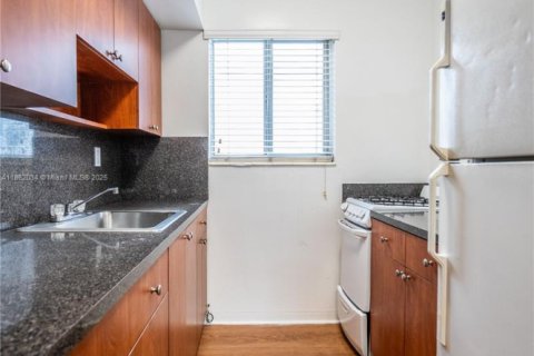 Apartment in Miami Beach, Florida 48.77 sq.m. № 1890542 - photo 9