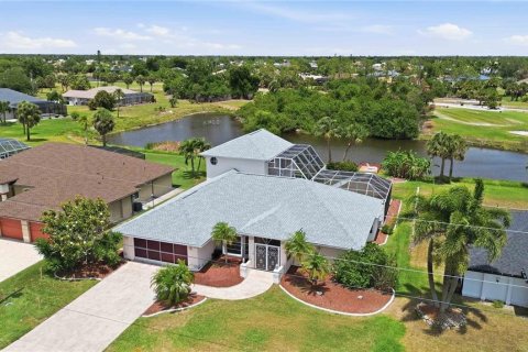 House in Rotonda, Florida 4 bedrooms, 242.38 sq.m. № 2142721
