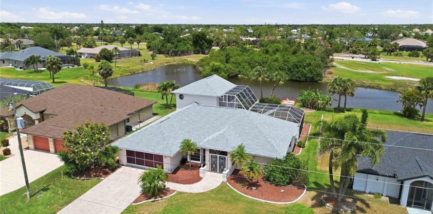 House in Rotonda, Florida 4 bedrooms, 242.38 sq.m. № 2142721