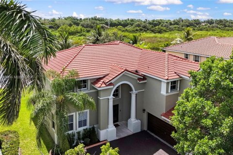 House in Miramar, Florida 5 bedrooms, 340.95 sq.m. № 1852046 - photo 1