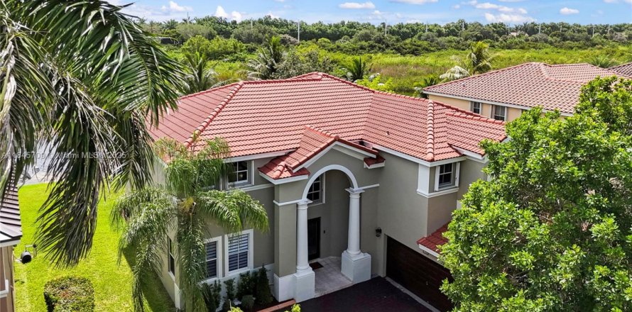 House in Miramar, Florida 5 bedrooms, 340.95 sq.m. № 1852046