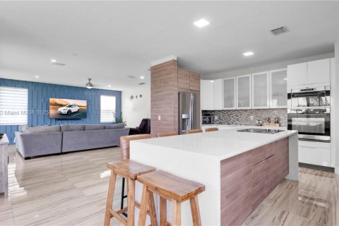 House in Miramar, Florida 5 bedrooms, 340.95 sq.m. № 1852046 - photo 12