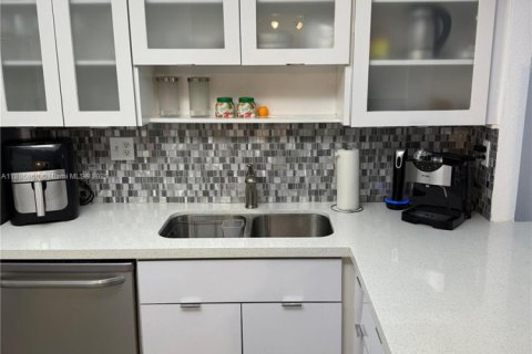 Copropriété à louer à Hallandale Beach, Floride: 1 chambre, 52.95 m2 № 1932589 - photo 10