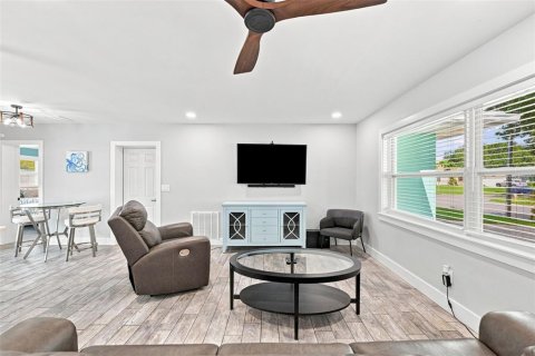 Villa ou maison à vendre à Clearwater, Floride: 3 chambres, 122.17 m2 № 2344611 - photo 13
