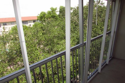 Condominio en alquiler en Pembroke Pines, Florida, 1 dormitorio, 47.75 m2 № 2057796 - foto 16
