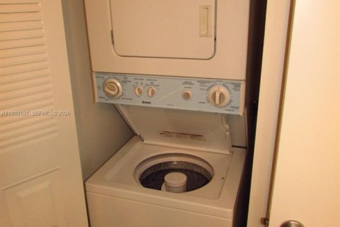 Condominio en alquiler en Pembroke Pines, Florida, 1 dormitorio, 47.75 m2 № 2057796 - foto 14