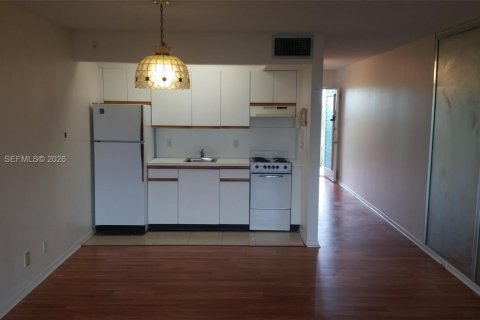 Condominio en alquiler en Pembroke Pines, Florida, 1 dormitorio, 47.75 m2 № 2057796 - foto 10