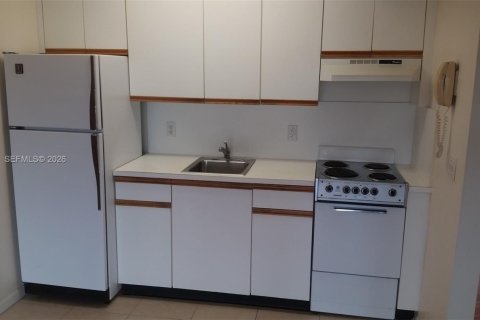 Condominio en alquiler en Pembroke Pines, Florida, 1 dormitorio, 47.75 m2 № 2057796 - foto 11